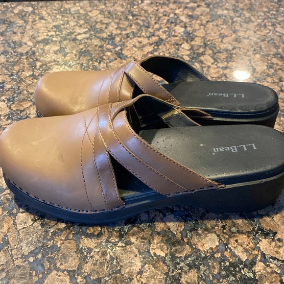Women’s L.L. Bean slide on clogs. Brand new, never worn! Size 40. - Picture 2 of 4